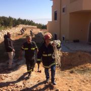 انقاذ عاملان سوريان من داخل بئر في خربة قنافار البقاعية