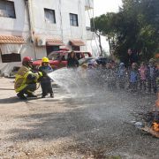 دروس توعوية حول الإطفاء والاسعاف لتلاميذ مدرسة الأرز الثقافية في قبرشمول